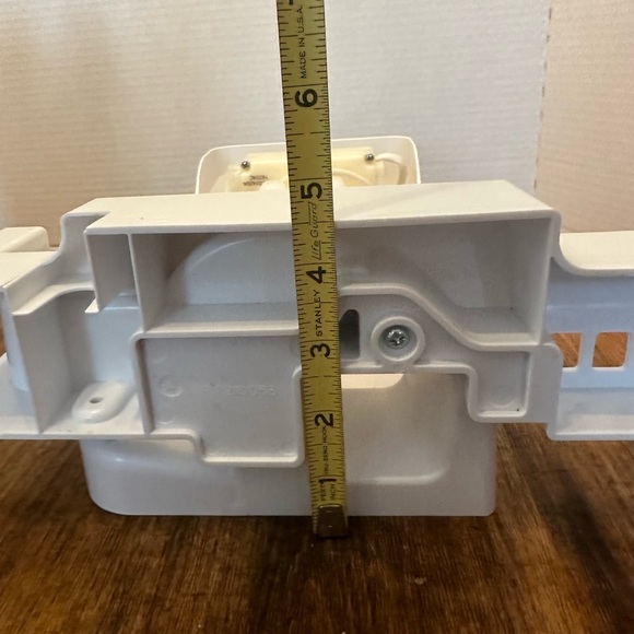 FRIGIDAIRE 243297611 Refrigerator Ice Maker (A21755301) New - Picture 4 of 5